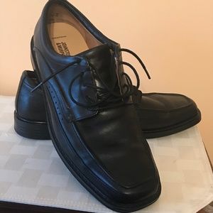 Johnston& Murphy black leather shoes